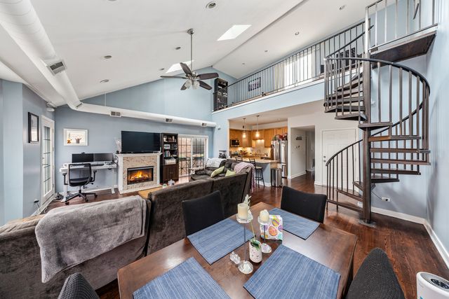 811 W Superior Street 4, Chicago, IL 60642