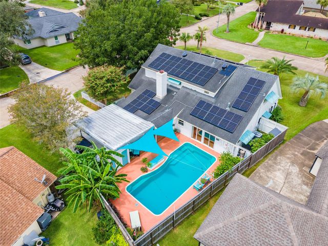 1902 Port Royal Drive, Nassau Bay, TX 77058