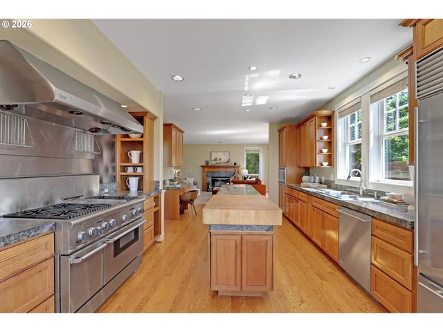 8408 Nw HAWKINS Blvd, Portland, OR 97229
