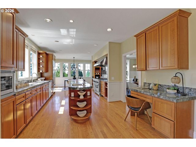 8408 Nw HAWKINS Blvd, Portland, OR 97229
