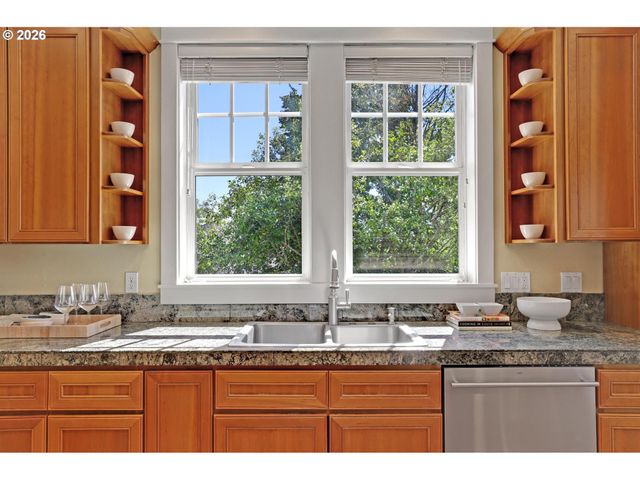 8408 Nw HAWKINS Blvd, Portland, OR 97229