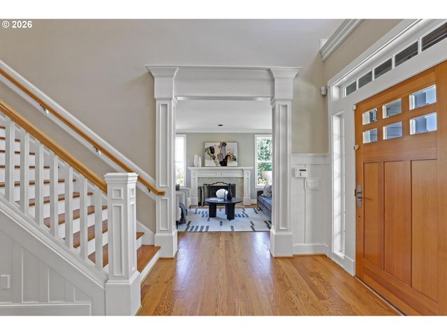 8408 Nw HAWKINS Blvd, Portland, OR 97229