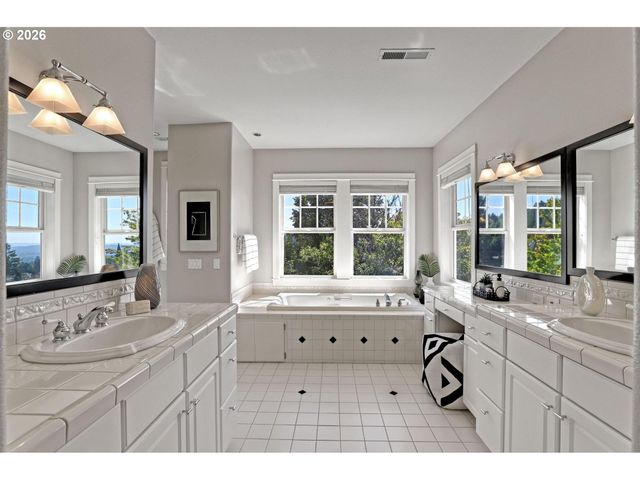 8408 Nw HAWKINS Blvd, Portland, OR 97229