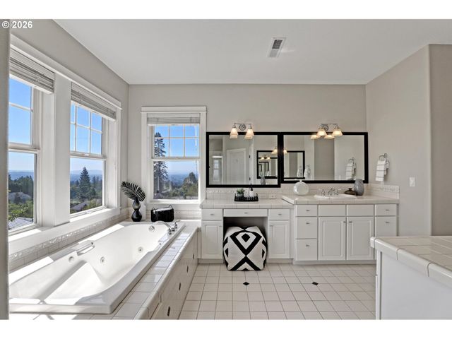 8408 Nw HAWKINS Blvd, Portland, OR 97229
