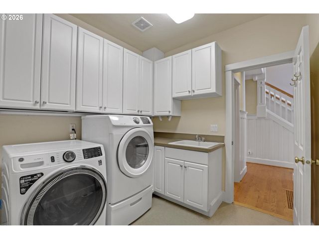 8408 Nw HAWKINS Blvd, Portland, OR 97229