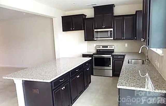 5633 Garrow Glen Road, Charlotte, NC 28278