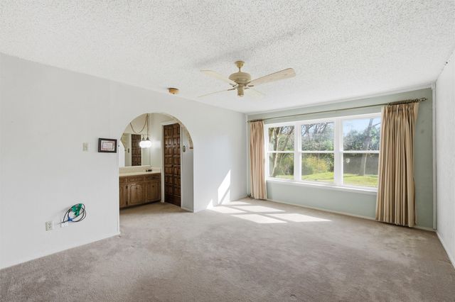 805 Evelyn Drive, Lorena, TX 76655