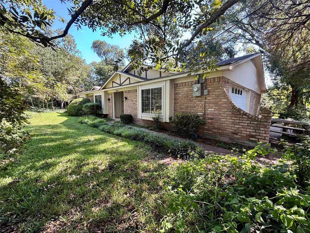 805 Evelyn Drive, Lorena, TX 76655