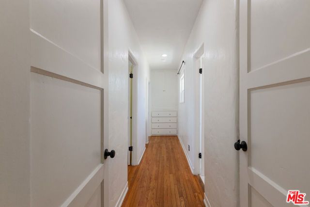 1433 Livonia Avenue, Los Angeles, CA 90035