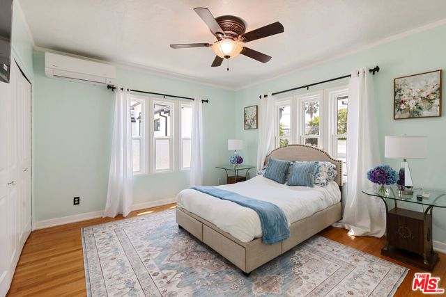 1433 Livonia Avenue, Los Angeles, CA 90035