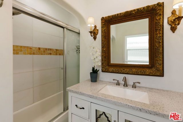 1433 Livonia Avenue, Los Angeles, CA 90035