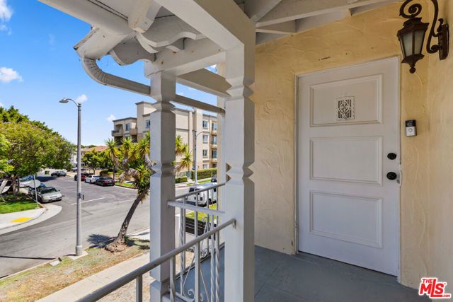 1433 Livonia Avenue, Los Angeles, CA 90035