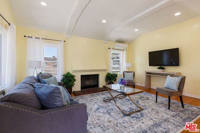 1433 Livonia Avenue, Los Angeles, CA 90035