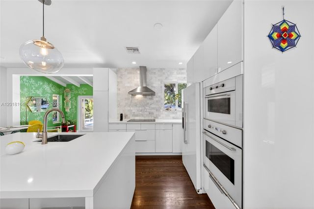 8250 NE 3rd Ct, Miami, FL 33138