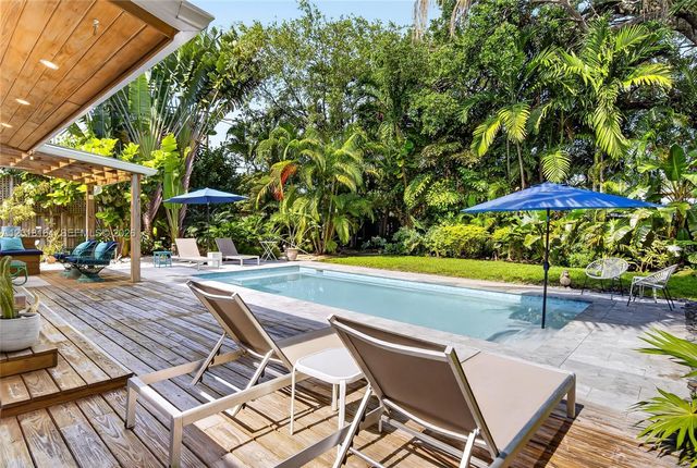 8250 NE 3rd Ct, Miami, FL 33138