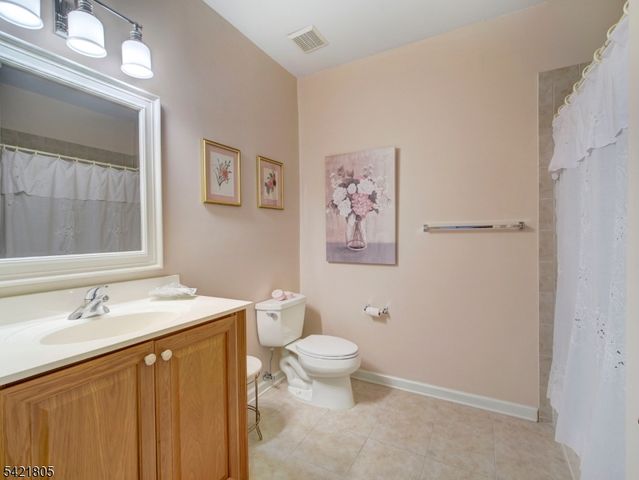 9 Zachary Way, Mount Arlington Boro, NJ 07856