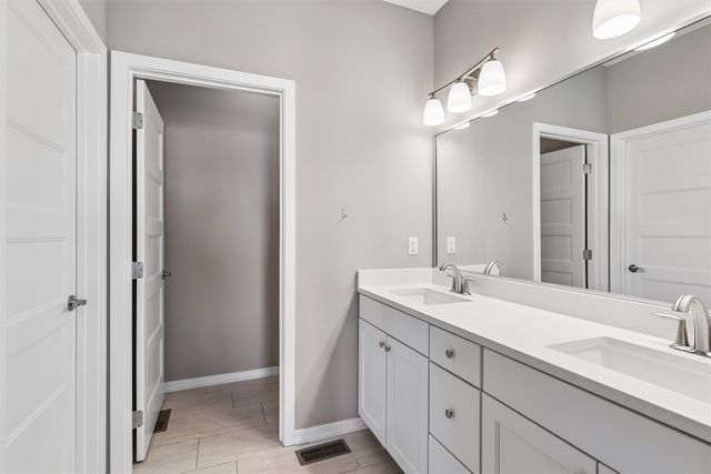 7728 NW 95th Court, Johnston, IA 50131