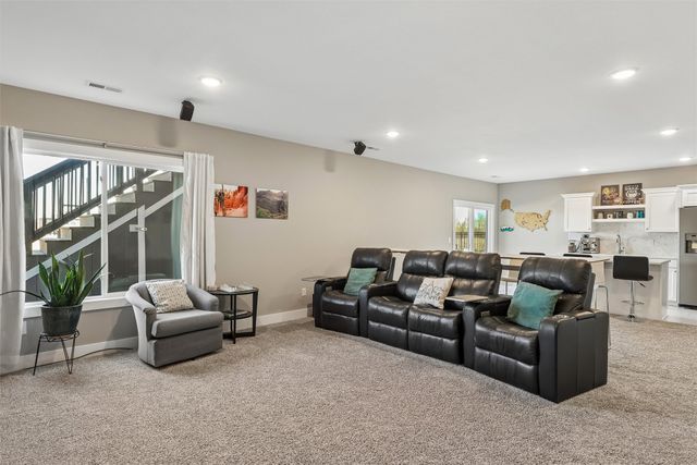 7728 NW 95th Court, Johnston, IA 50131