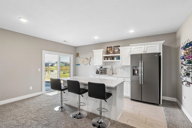 7728 NW 95th Court, Johnston, IA 50131