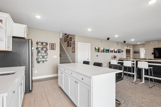 7728 NW 95th Court, Johnston, IA 50131