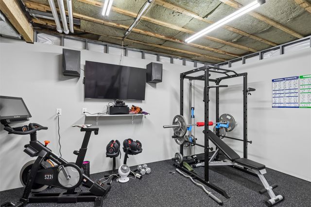 7728 NW 95th Court, Johnston, IA 50131