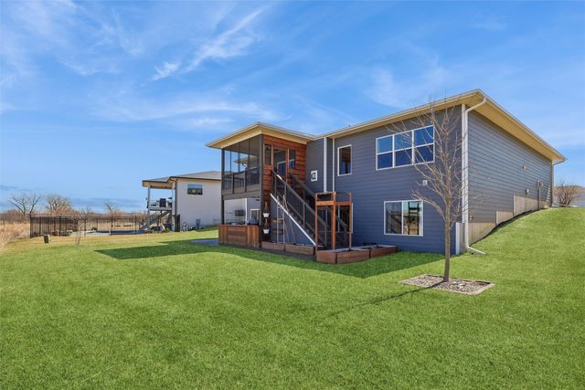 7728 NW 95th Court, Johnston, IA 50131