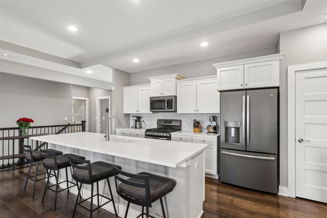 7728 NW 95th Court, Johnston, IA 50131