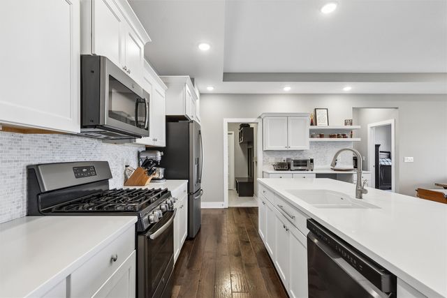 7728 NW 95th Court, Johnston, IA 50131