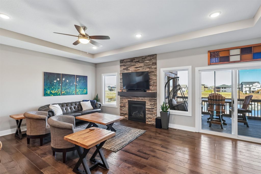 7728 NW 95th Court, Johnston, IA 50131