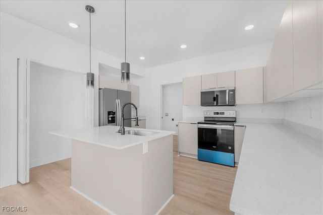 8044 Buttercup CIR, Labelle, FL 33935