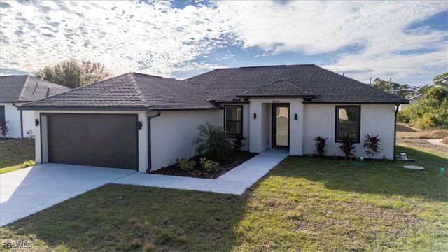 8044 Buttercup CIR, Labelle, FL 33935