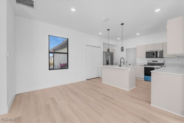 8044 Buttercup CIR, Labelle, FL 33935