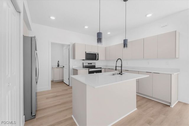 8044 Buttercup CIR, Labelle, FL 33935