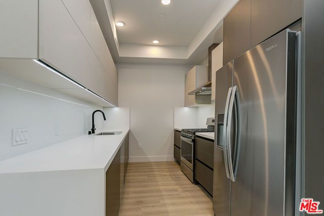 3833 Dunn Drive 201, Culver City, CA 90232