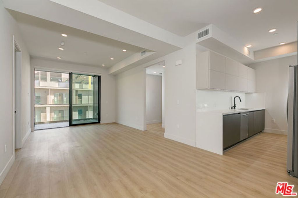 3833 Dunn Drive 201, Culver City, CA 90232