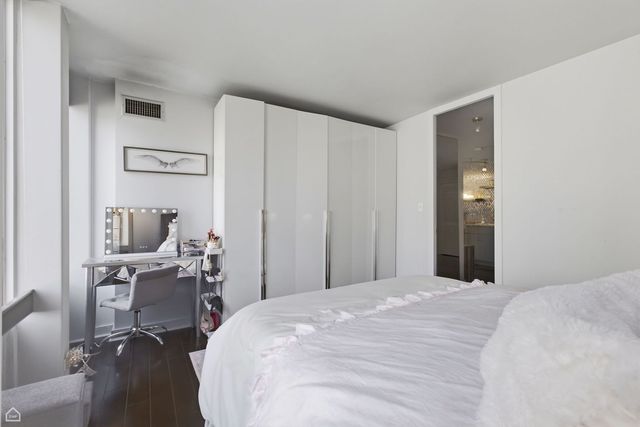 100 E Walton Street 11B, Chicago, IL 60611