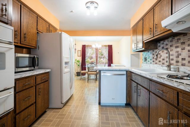 6 Eileen Court, East Brunswick, NJ 08816