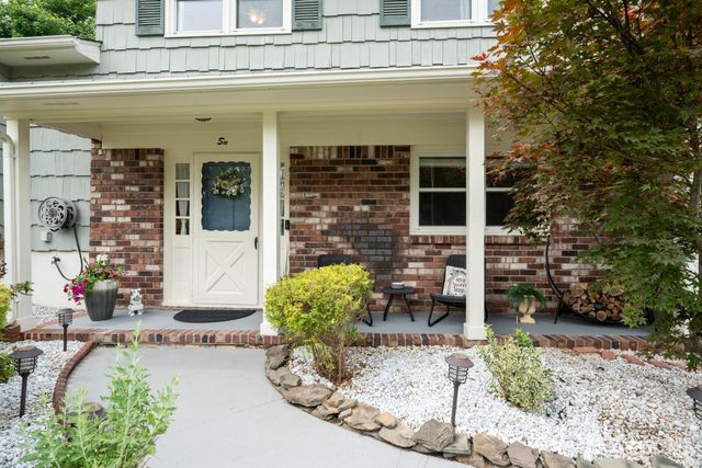6 Eileen Court, East Brunswick, NJ 08816
