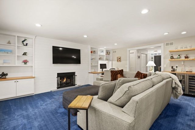 15 Ramblewood Drive, Easton, MA 02356
