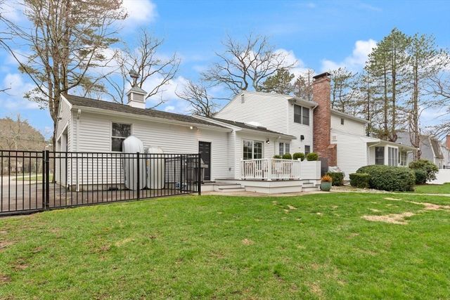 15 Ramblewood Drive, Easton, MA 02356