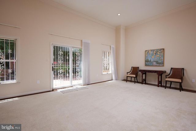 2712 UNICORN LN NW, Washington, DC 20015