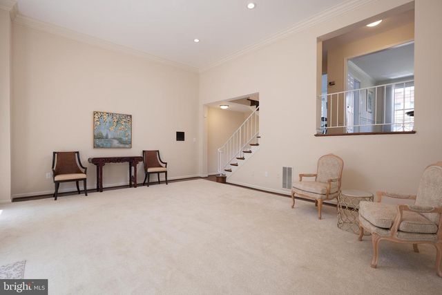 2712 UNICORN LN NW, Washington, DC 20015