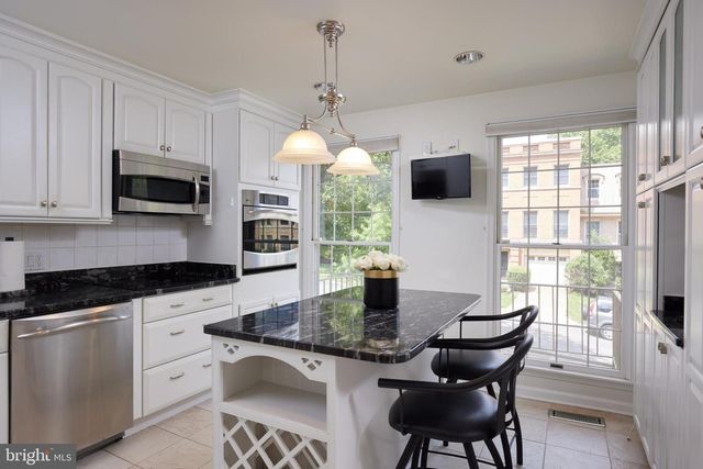 2712 UNICORN LN NW, Washington, DC 20015