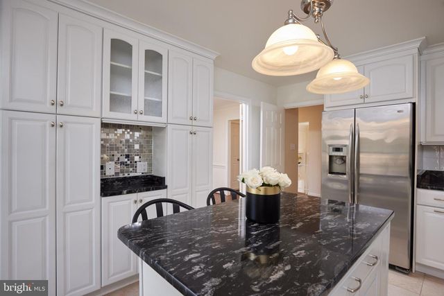 2712 UNICORN LN NW, Washington, DC 20015