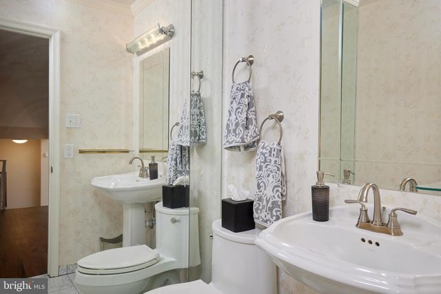 2712 UNICORN LN NW, Washington, DC 20015