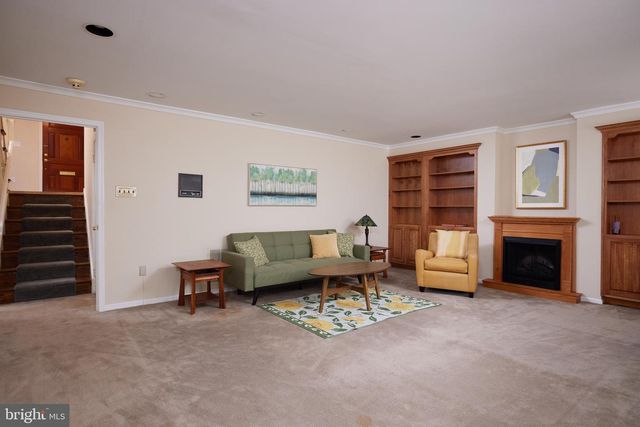 2712 UNICORN LN NW, Washington, DC 20015