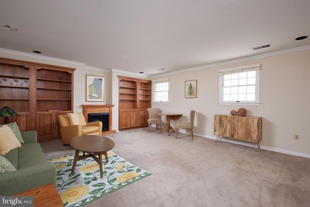 2712 UNICORN LN NW, Washington, DC 20015