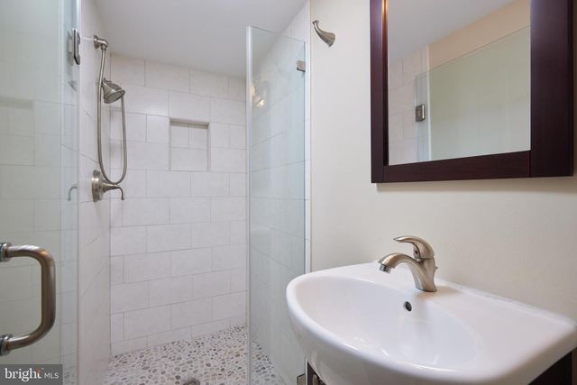 2712 UNICORN LN NW, Washington, DC 20015