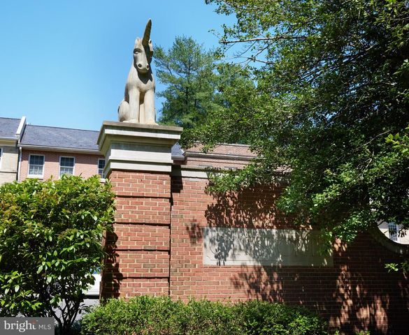 2712 UNICORN LN NW, Washington, DC 20015