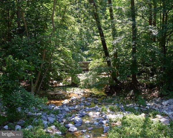 2712 UNICORN LN NW, Washington, DC 20015